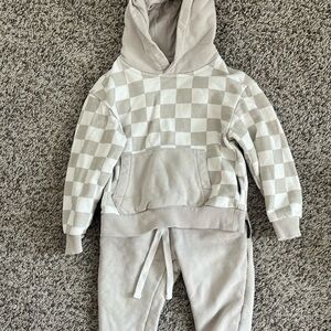 Lightly worn checkered pocket jogger and sweatshirt set, 2-3Y, color fog.